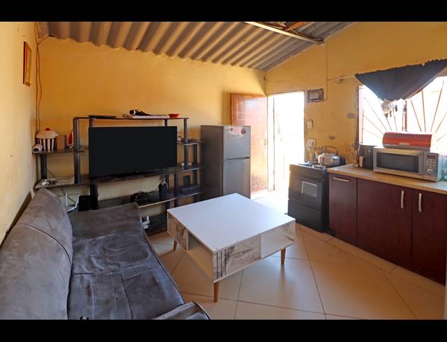9 BEDROOM HOUSE FOR SALE IN COSMO CITY